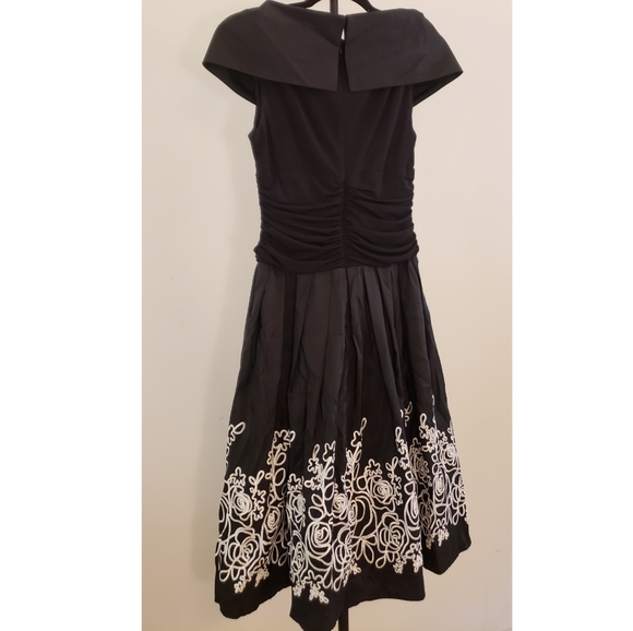 Fancy black dress - Picture 2 of 4